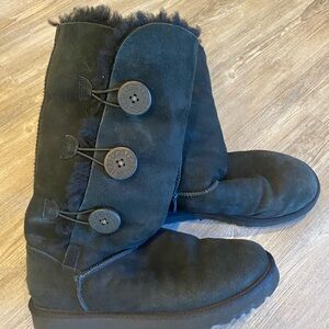 UGG tall boots. Black size 8.